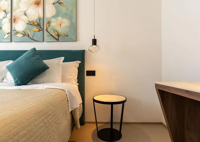 Le Suites Di CostanzaBed and Breakfast